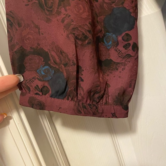 Torrid Wrap Tunic Burgundy Floral/Skull Georgette Size 1 - Picture 4 of 9